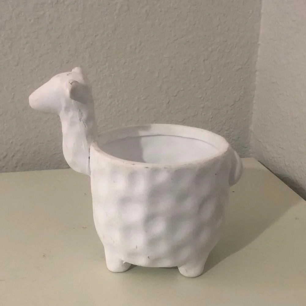 White Llama Mini Vase Ceramic Planter Flower Plant Pot. Measurement in pics